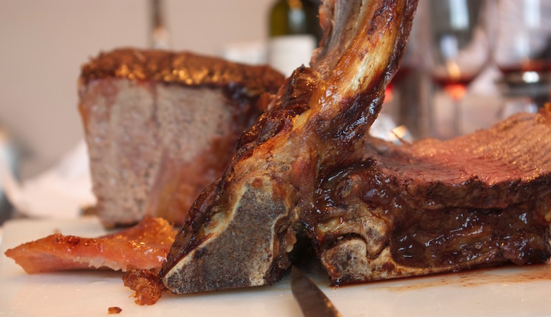 Grilioo: Un esempio di come crostificare la carne, un osso di lombata.